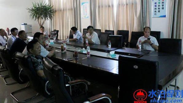 水泊向環(huán)保督導(dǎo)小組做報告 水泊向環(huán)保督導(dǎo)小組做報告